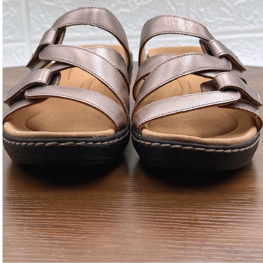 Clarks Merliah Karli Sandals Womens 8.5 Pewter Like New Metallic Wedge Slide